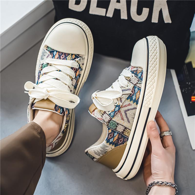 Casual Graffiti Embroidered Canvas Shoes - Sweet Cokie 
