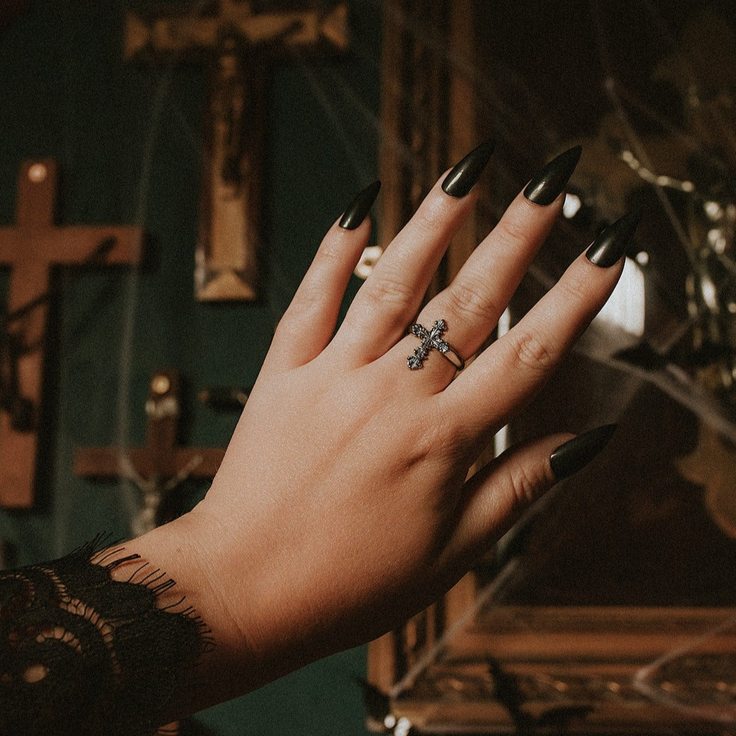 Lament Cross Ring - Sweet Cokie 